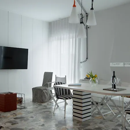 Residenza Farella-suite Aria Lusso E Storia Con Vista Da Sogno Sulla Magnifica 3* פומפיי